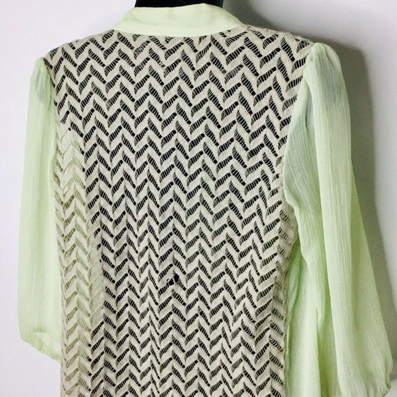 BKE Boutique Blouse Womens M V neck Boho Lace Back Button Front FLAW - Picture 4 of 8